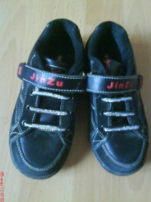 Продам кроссовки черные JinZu р.28 2