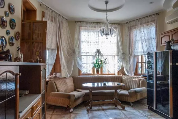 Продам дом с ремонтом в Кировском (Обуховка),  460 кв.м. 3