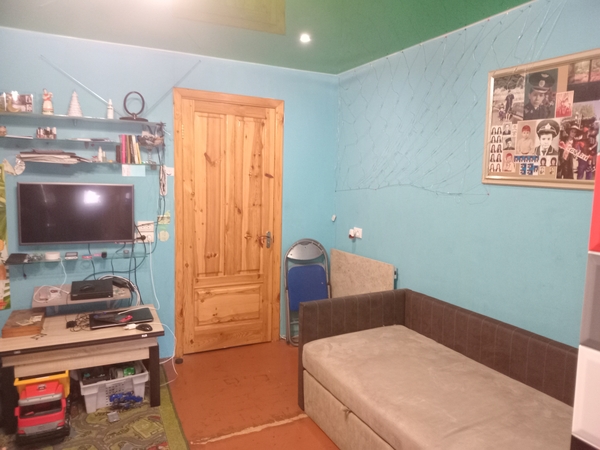 Продам часть домовладения на улице Могилевская 3,  район автовокзала. Рядом гимназия 51,  детский сад 308,  АТБ,  маршрутные и трамвайные развязки,  можна добраться в любую часть города,  сквер Металлургов,  заезд для машины. В доме три комнаты,  сделан ремонт,  с 2