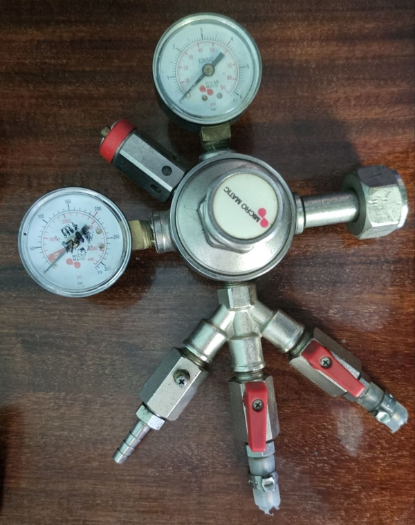 Продам пивні клешні,  крани,  редуктор,  промивочний бачок,  кеги. 6