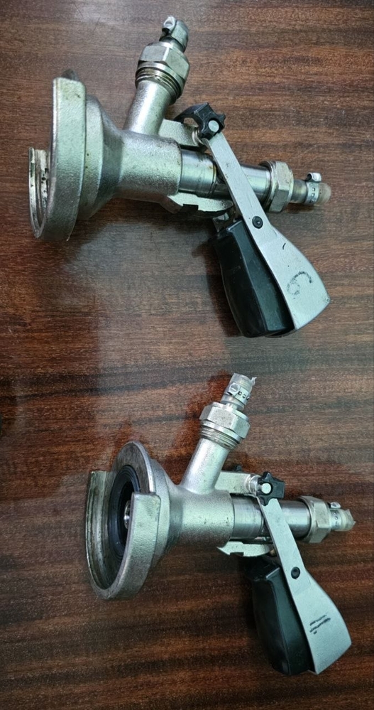 Продам пивні клешні,  крани,  редуктор,  промивочний бачок,  кеги. 4